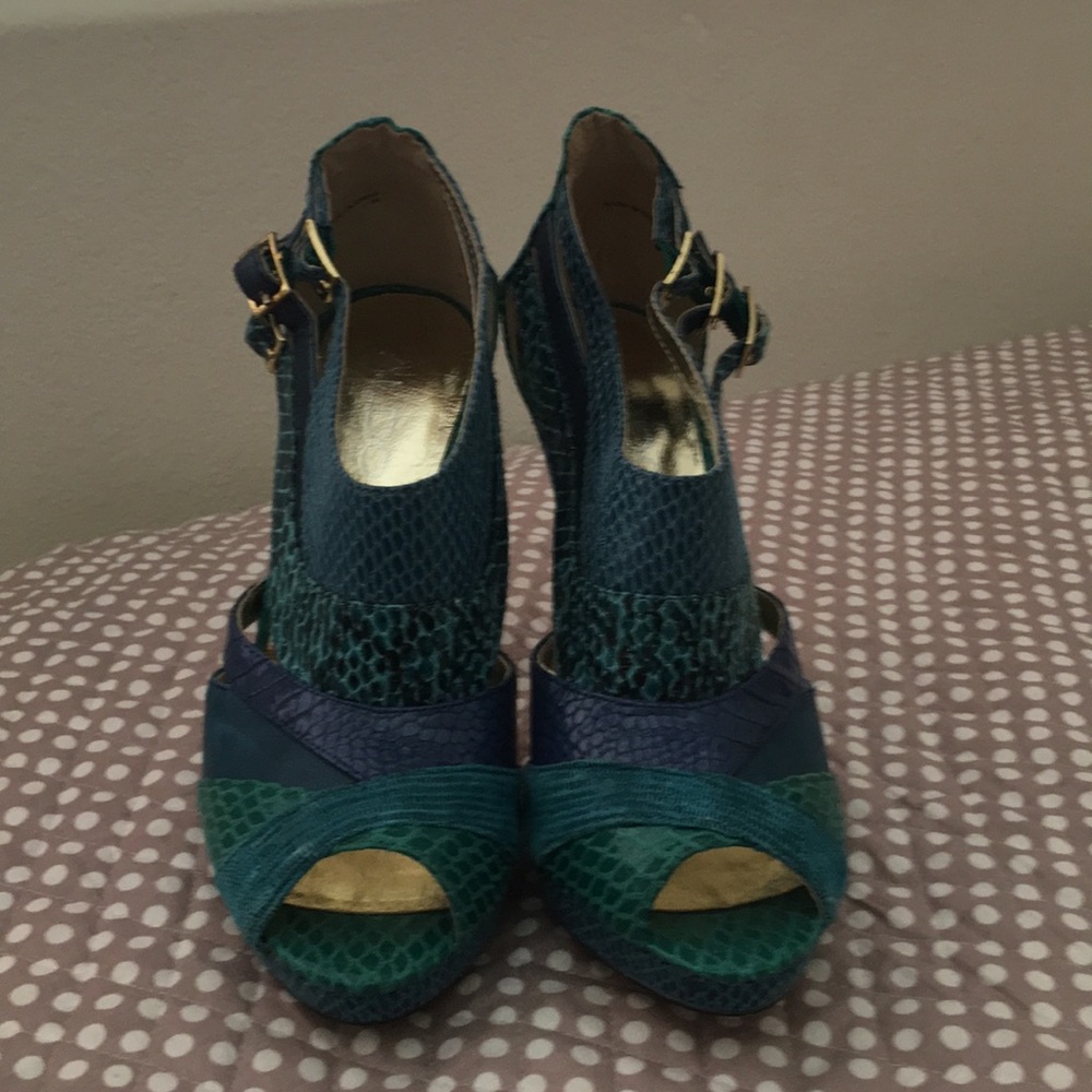 ALDO - 4” peep toe heels